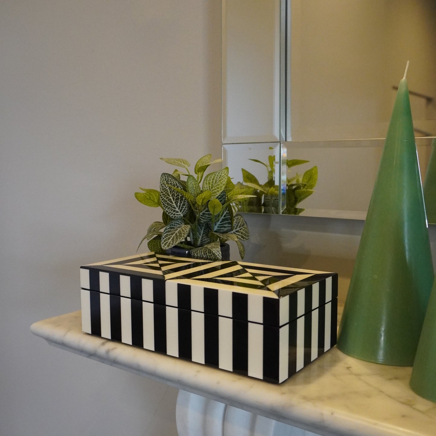Florence Lacquer Storage Box in Off-white and Black