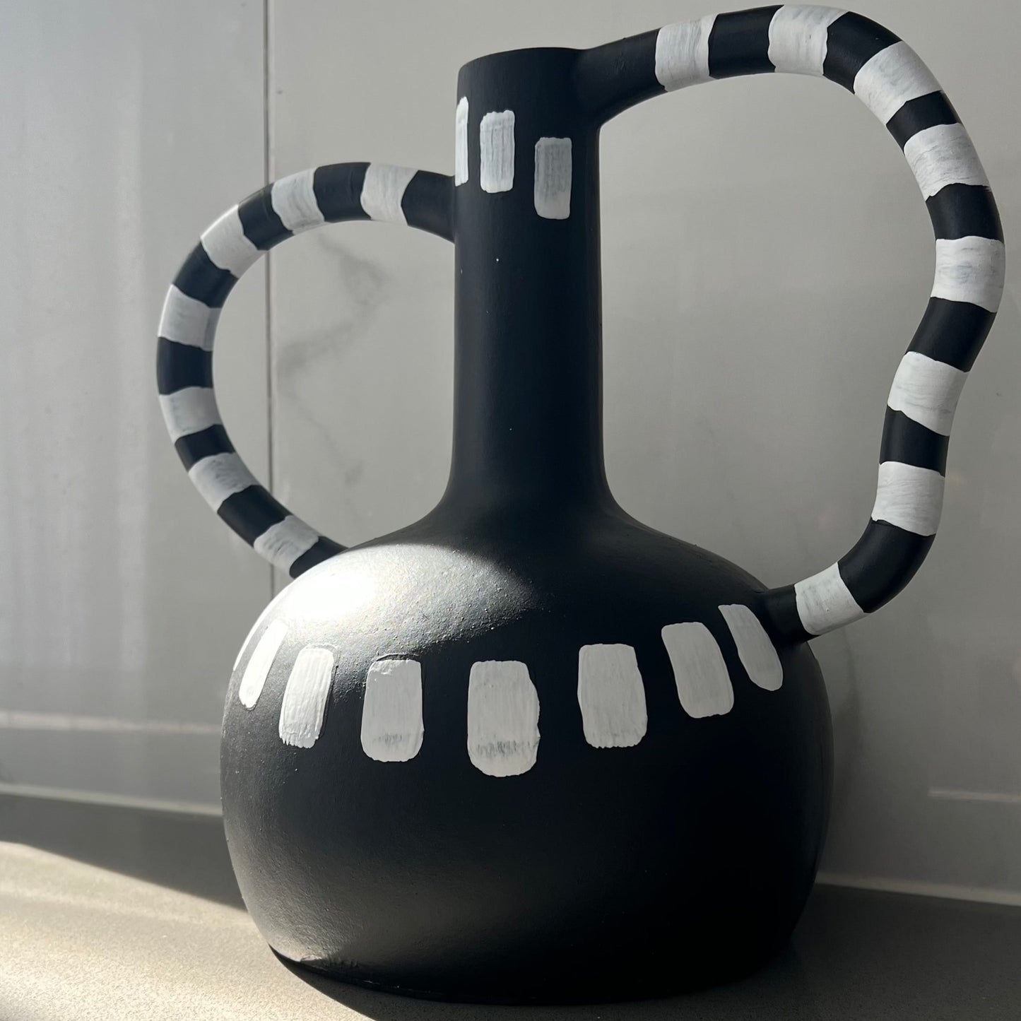 Urja Tribal Modern Vase/Ves