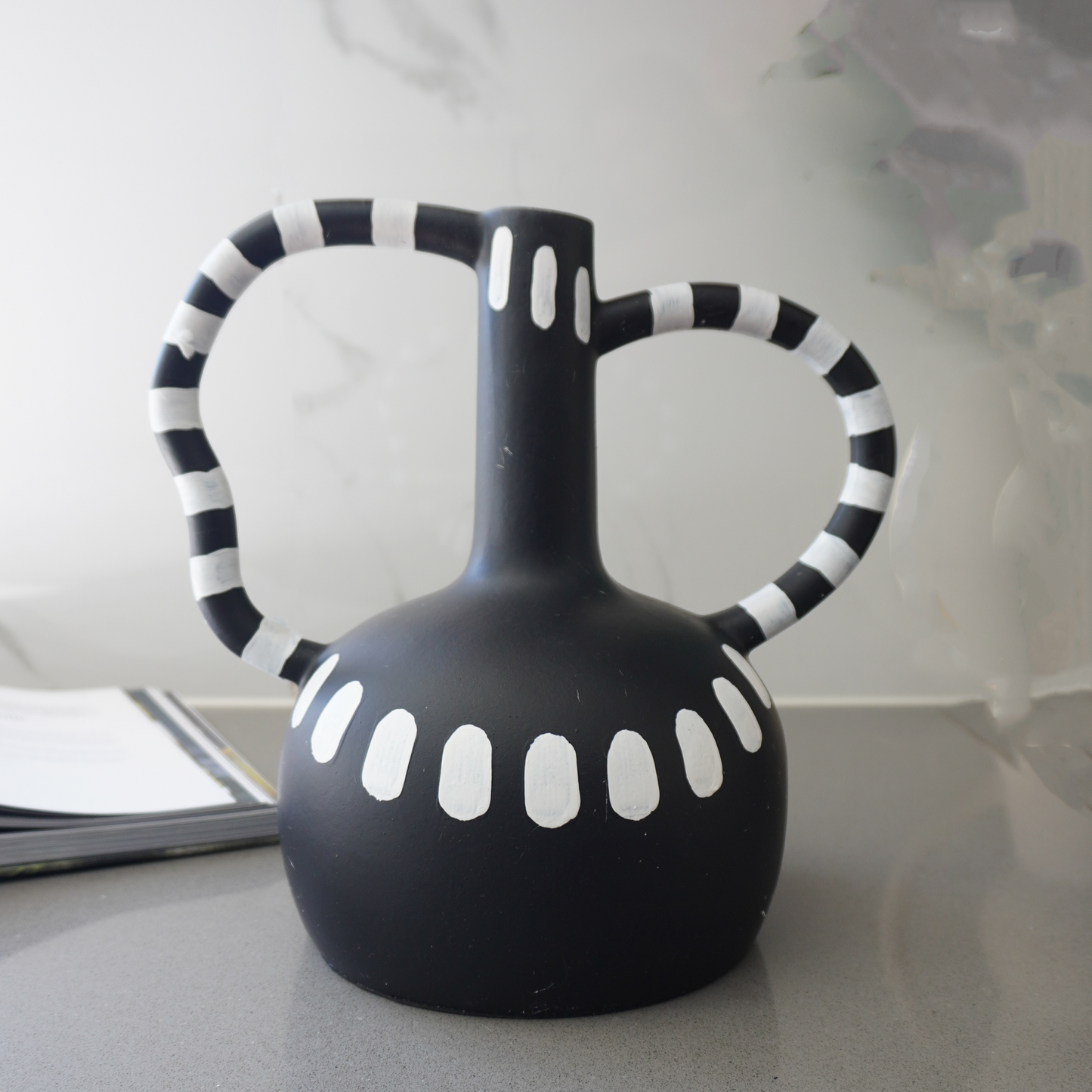 Urja Tribal Modern Vase/Ves