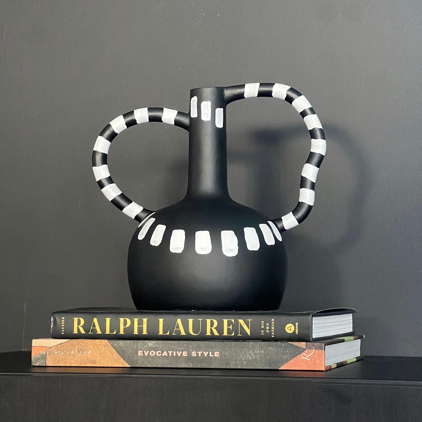 Urja Tribal Modern Vase/Ves