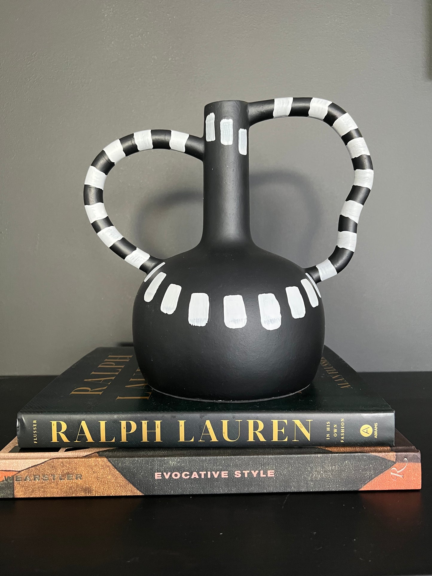 Urja Tribal Modern Vase/Ves